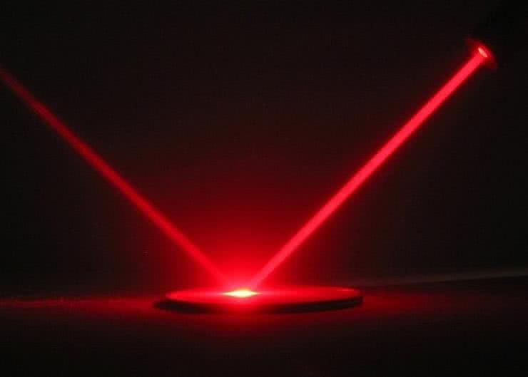 W Poznaniu opracowano pierwszy na świecie laser polimerowy